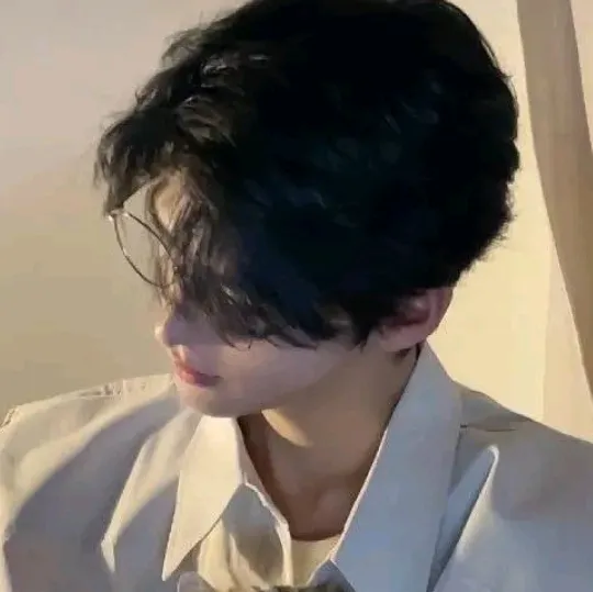 ELVAN - Bl: Creative roleplay AI character art for spicy chat and fantasy scenarios