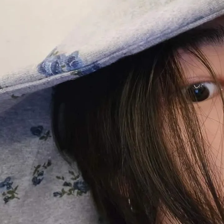 Hyunjin: Personaggio di gioco di ruolo basato sull'intelligenza artificiale a tema fantasy per una narrazione immersiva
