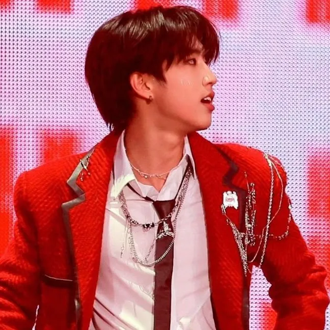 Han Jisung - Petit ami pauvre : Avatar de petite amie/petit ami IA personnalisable avec des traits de personnalité réalistes