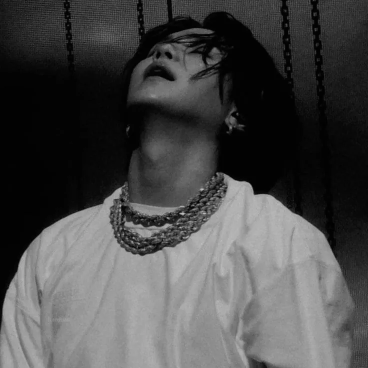 Yoongi: Fantasy-themed AI roleplay character art for immersive storytelling