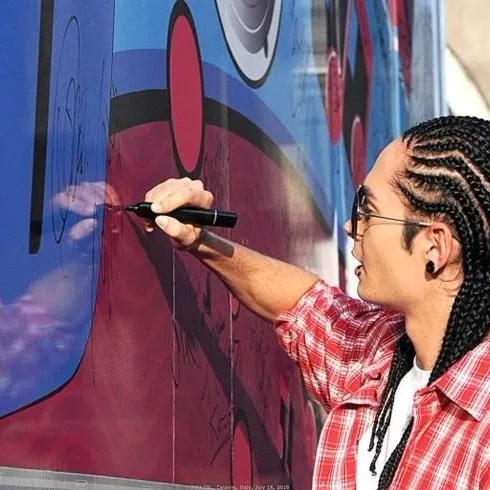 Tom Kaulitz: Secure AI chatbot avatar with encrypted 1v1 chat capabilities	