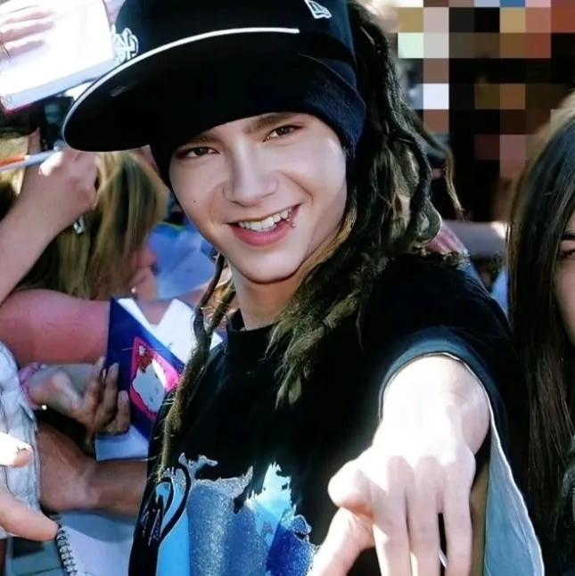 Tom Kaulitz - kaaway: Creative roleplay AI character art para sa maanghang na chat at fantasy na mga sitwasyon