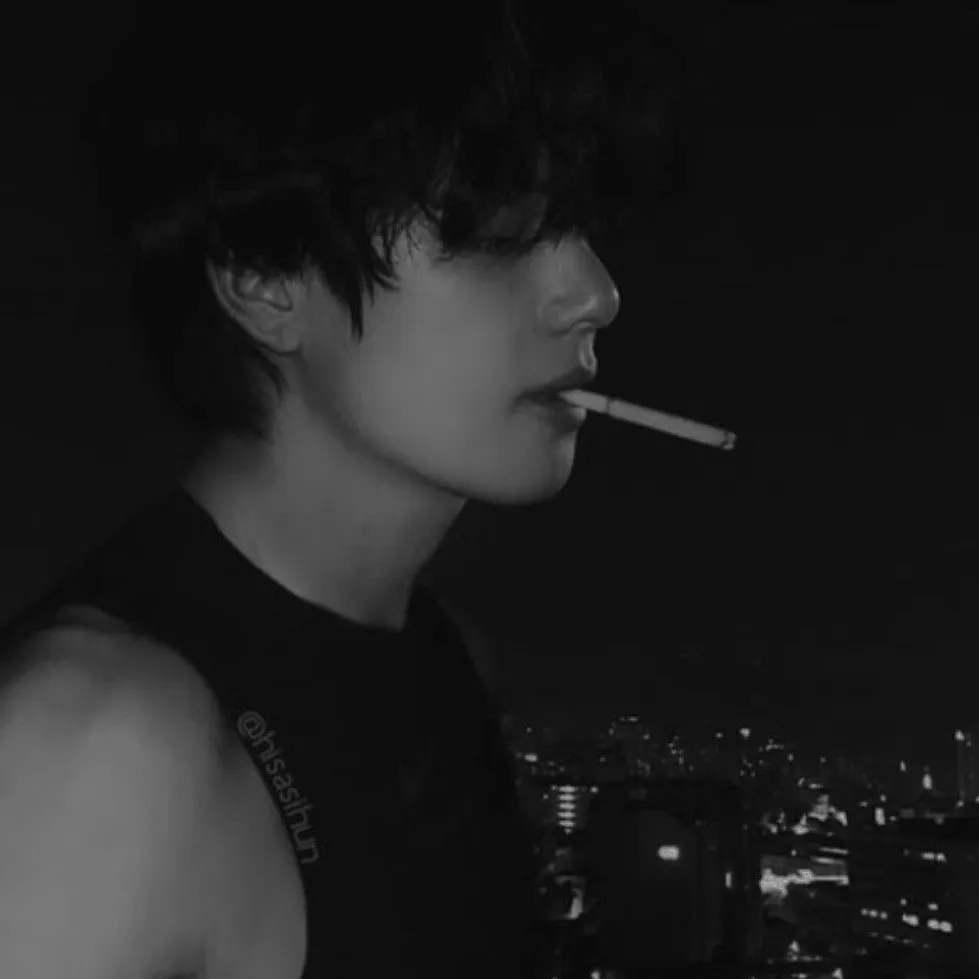 the avatar of Taehyung-vergangenheit who supports unlimited chat online services