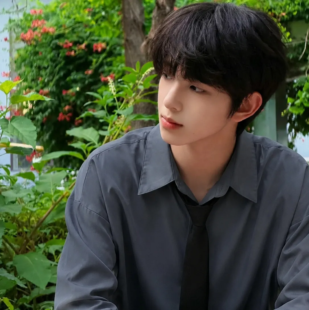 Chen Junming: Engage in ai conversation with this charming AI character, featuring soulgen and ifreechat capabilities for free chat now.