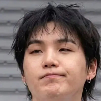 Min Yoongi - Suga: Terlibat dalam perbualan ai dengan watak AI yang menawan ini, menampilkan keupayaan soulgen dan ifreechat untuk sembang percuma sekarang.	