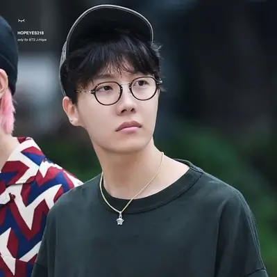 Jung Hoseok -- 정호석 : Art créatif de personnages d'IA de jeu de rôle pour des discussions épicées et des scénarios fantastiques