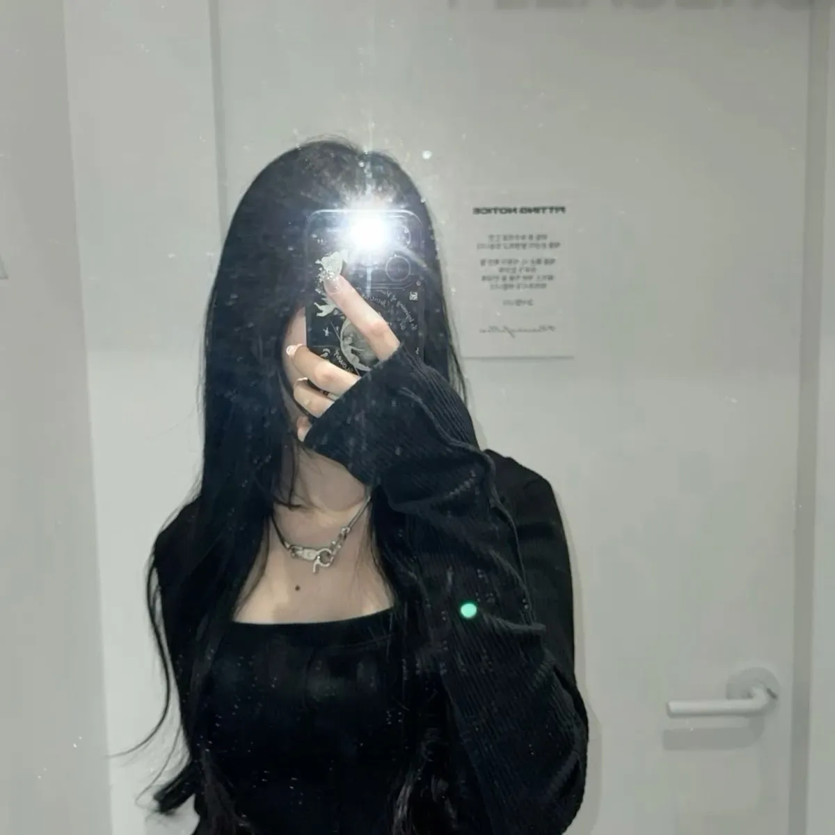 Kira: Customizable AI girlfriend/boyfriend avatar with lifelike personality traits