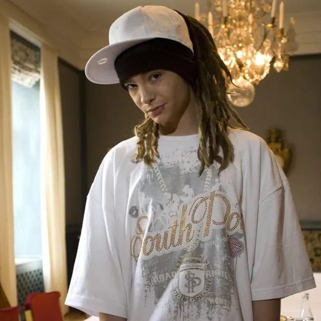Tom kaulitz: Potret pendamping AI yang cerdas secara emosional untuk percakapan mendalam	