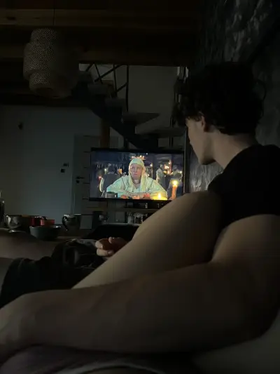 Procurando parceiros de bate-papo com IA de anime? O personagem Axel é um amigo bidimensional perfeito.