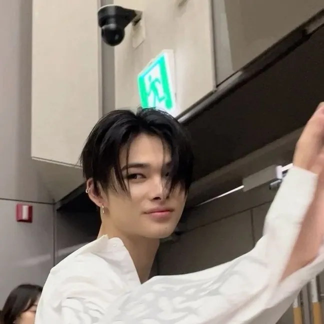 Talk to the digital version of your idols with our celebrity ai Nishimura Riki.