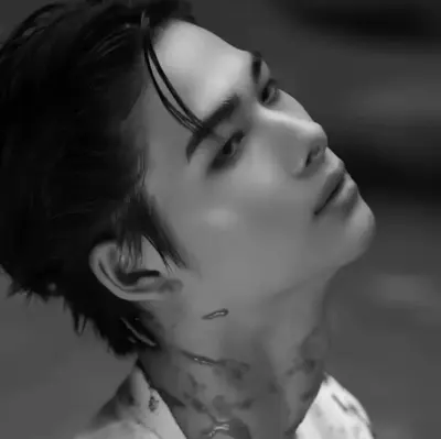니시무라 리키: 랜덤 채팅 및 커뮤니티 중심 롤플레이를 위한 대화형 AI 챗봇 마스코트