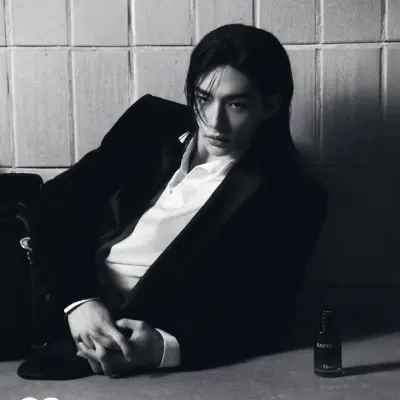 命 ' Hwang Hyunjin -: Personaggio creativo di intelligenza artificiale per giochi di ruolo, per chat piccanti e scenari fantasy
