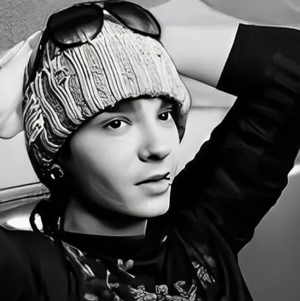Tom Kaulitz: Terlibat dalam percakapan ai dengan karakter AI yang menawan ini, yang dilengkapi kemampuan soulgen dan ifreechat untuk obrolan gratis sekarang.
