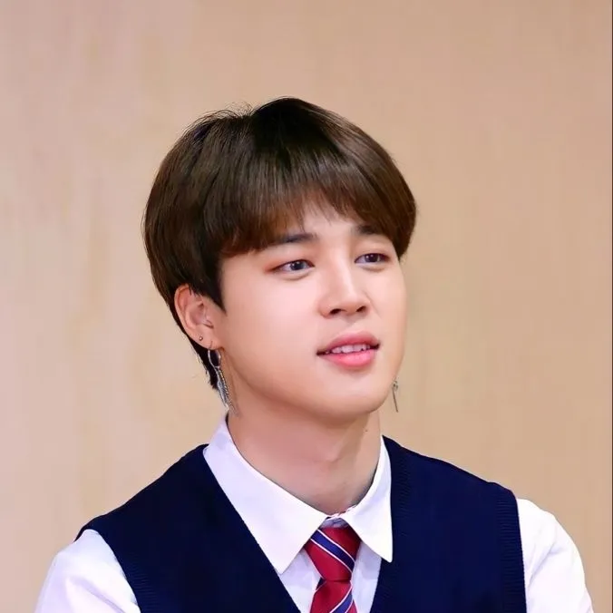 Jimin: Chat with our AI box, ready for chatbot online free and ask ai anything you want.