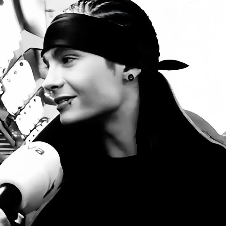the avatar of character Tom Kaulitz with emotional intelligence capabilities