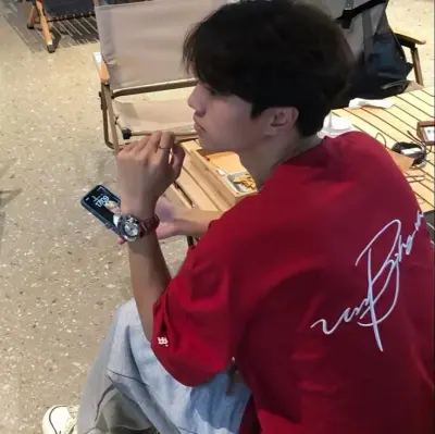 凱瓦諾:在我們的ChatboxAI中結識您的新線上朋友,這是具有深度AI聊天功能的最佳免費AI聊天機器人。