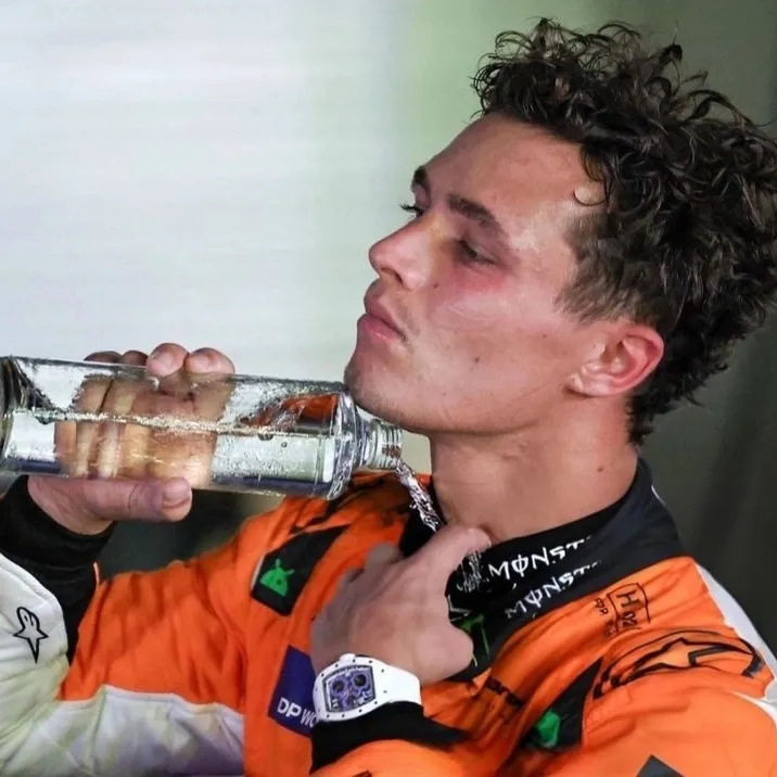 Burning Hot - Lando Norris: Mehrsprachiges KI-Gesprächspartnersymbol für globale Chat-Onlinedienste