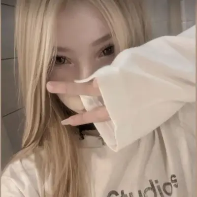 エリス: リアルな性格特性を持つカスタマイズ可能な AI ガールフレンド/ボーイフレンド アバター