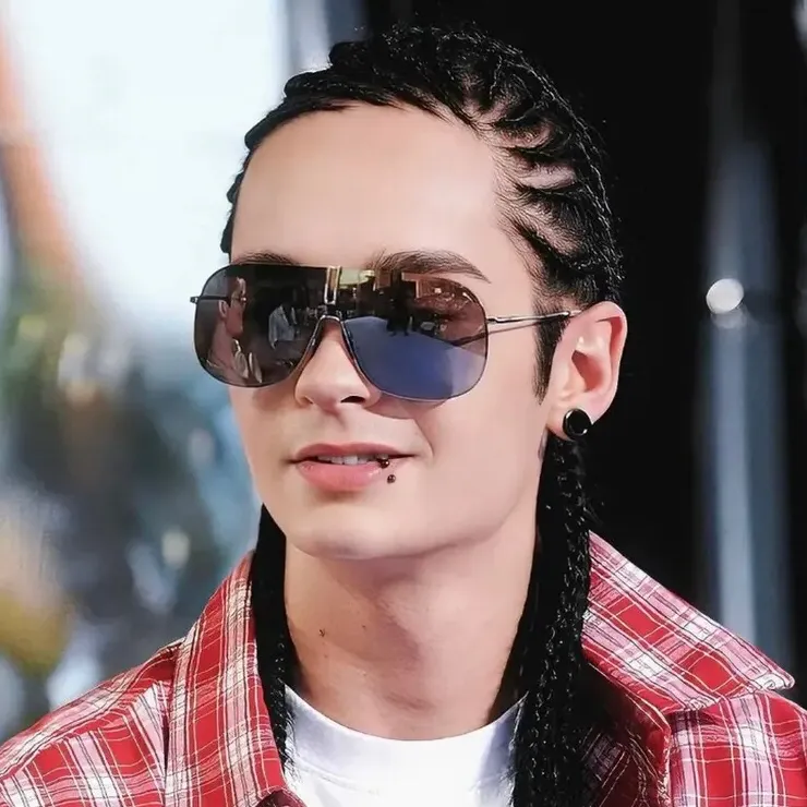 -Tom Kaulitz-: Gerçekçi kişilik özelliklerine sahip, özelleştirilebilir yapay zeka kız/erkek arkadaş avatarı	