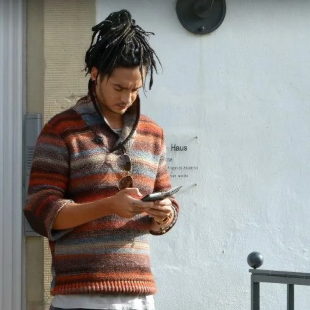 AI character Tom Kaulitz's avatar for roleplay and 1v1 chat services