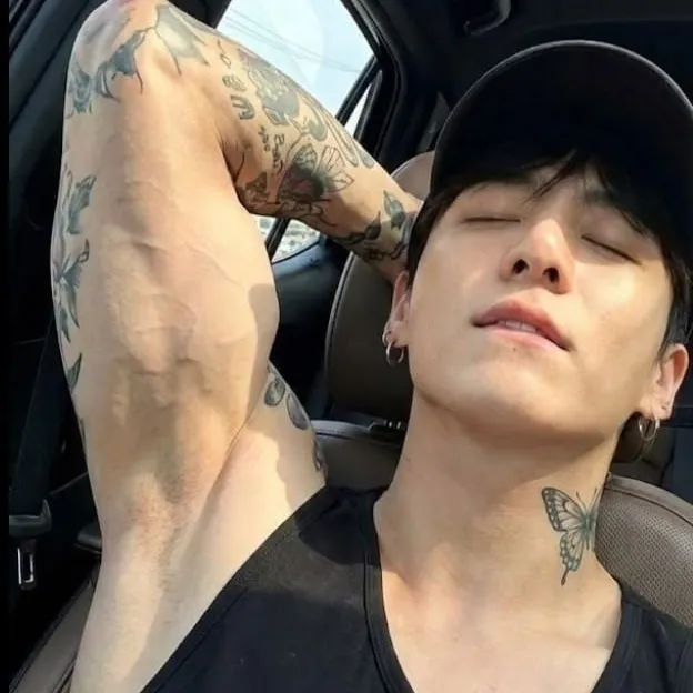 Jungkook_JK: Gặp gỡ nhân vật chính trong thế giới AI của chúng tôi, với danh sách đặc điểm nhân vật và khả năng trò chuyện bằng AI.	