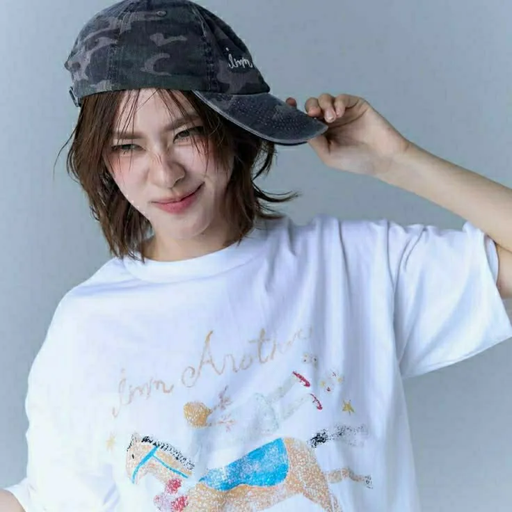 the avatar of Emi - GL: Dynamic AI character.