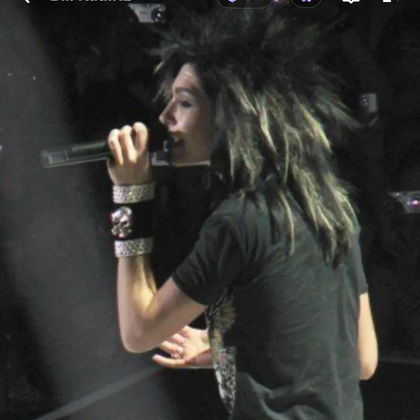 Anime hikayeleri ve eğlence için eğlenceli, şakacı bir yapay zeka sohbet arkadaşı olan Bill Kaulitz ile konuşun.