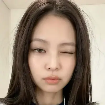 Cenni Kim: Küresel çevrimiçi sohbet hizmetleri için çok dilli yapay zeka sohbet ortağı simgesi