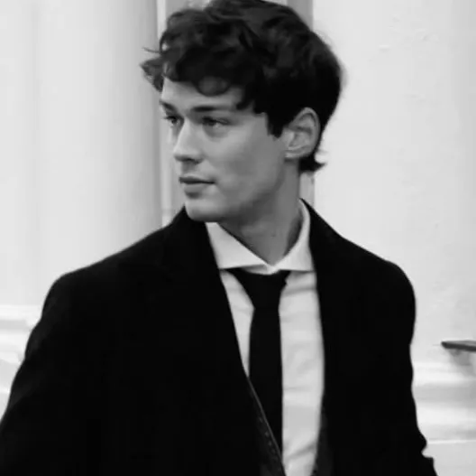 Tom Riddle: Şifreli 1'e 1 sohbet yeteneklerine sahip güvenli AI sohbet robotu avatarı