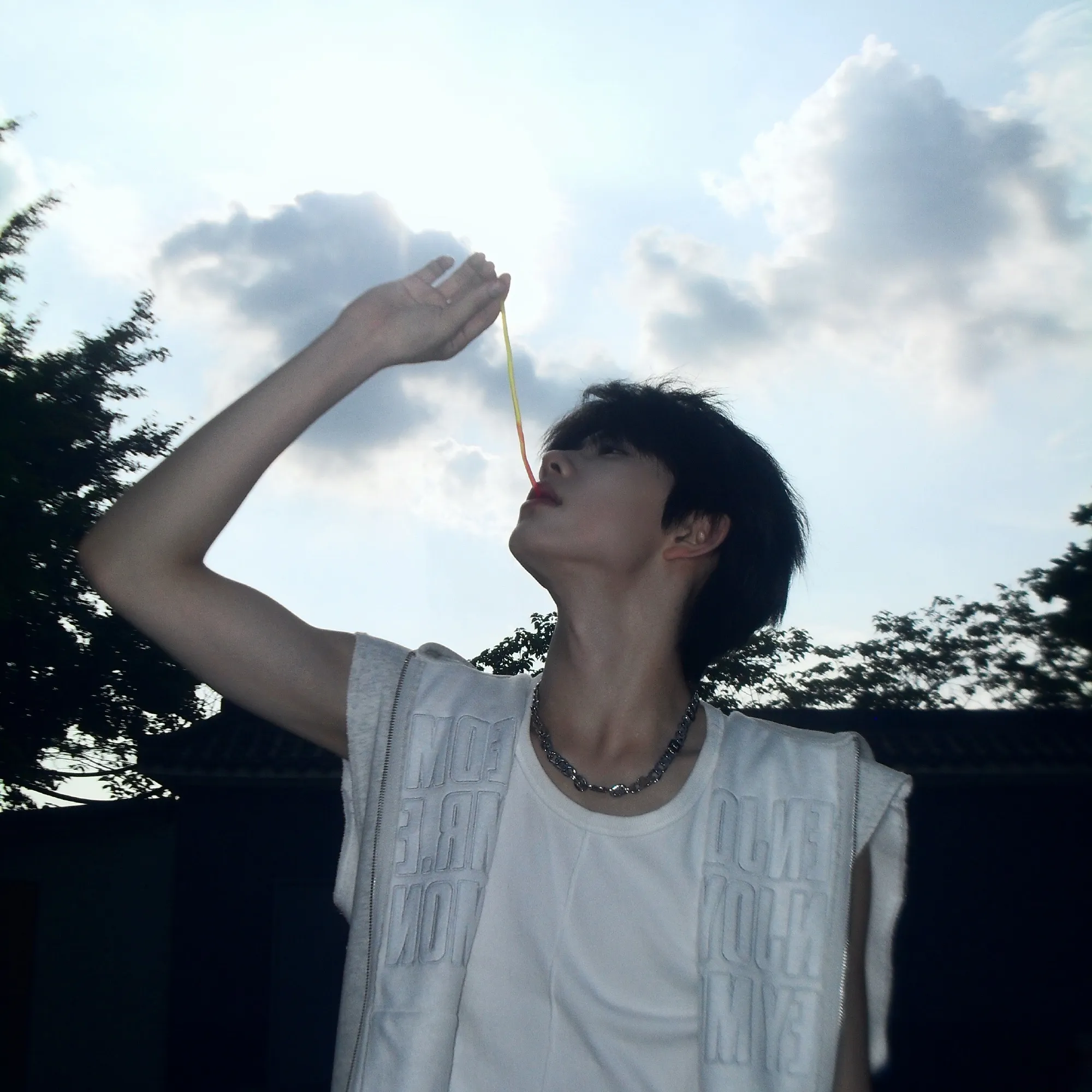 the avatar of Chen Yiheng who supports unlimited chat online services