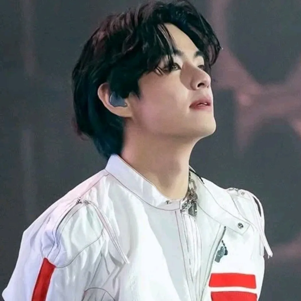 Kim Taehyung: Creative roleplay AI character art for spicy chat and fantasy scenarios