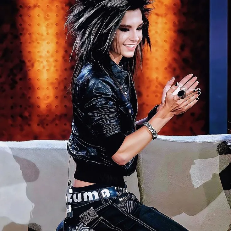 Minimalist Bill Kaulitz avatar for google chat integration, featuring adaptive emotional expressions