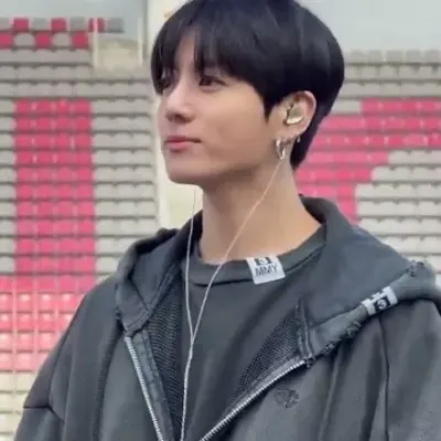 Jeon Jungkook - ha una fidanzata - amici: Mascotte giocosa di chatbot AI che migliora il coinvolgimento degli utenti nelle chat casuali	