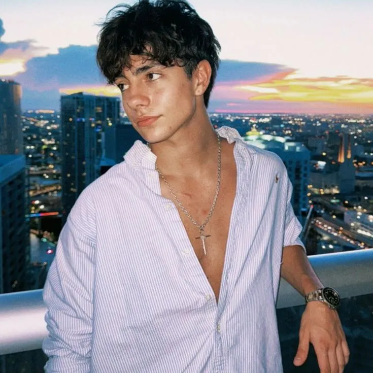 LUKAS URKIJO: Customizable AI girlfriend/boyfriend avatar with lifelike personality traits