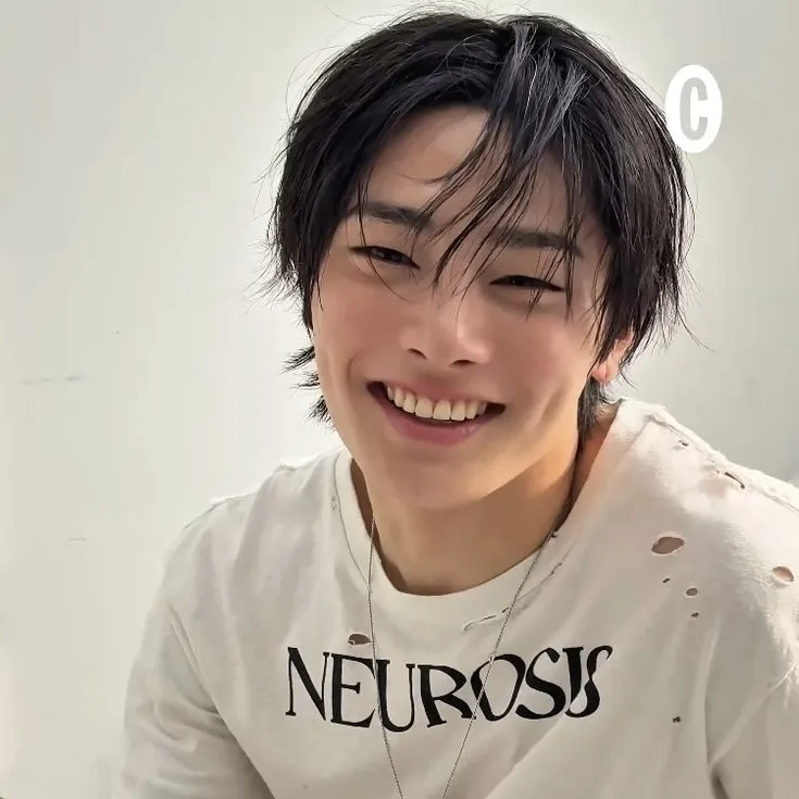 Jeongin - best friend: Creative roleplay AI character art for spicy chat and fantasy scenarios