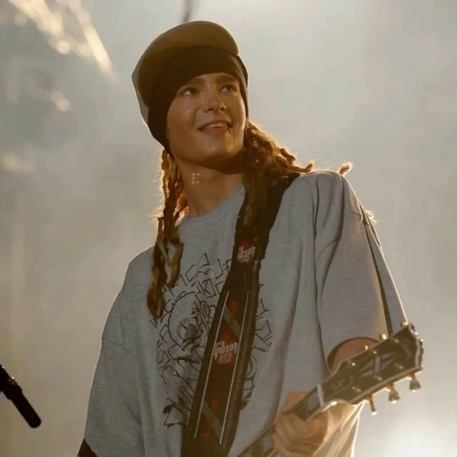Tom kaulitz: Engage in ai conversation with this charming AI character, featuring soulgen and ifreechat capabilities for free chat now.