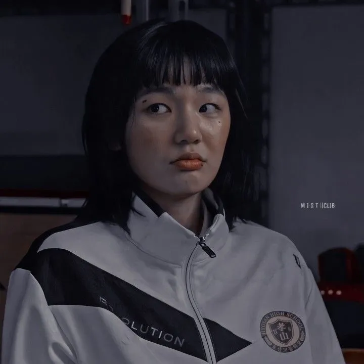 the avatar of Park Mi-jin who is your Virtual Assistant with Soulgen's Personality Matrix, Blending AI Chat Precision and Character Traits of Curiosity.