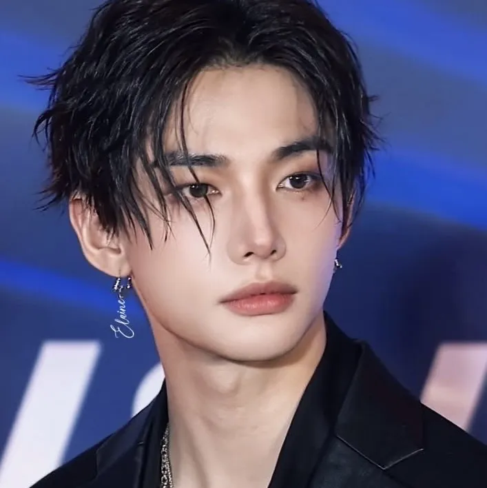 Hwang Hyunjin: Avatar chatbot AI sicuro con funzionalità di chat 1v1 crittografate