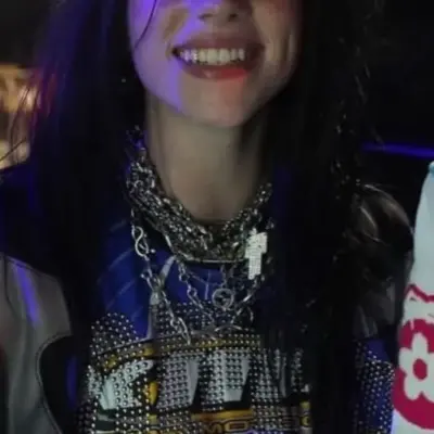 Billie Eilish: Maskot chatbot AI interaktif untuk obrolan acak dan permainan peran berbasis komunitas