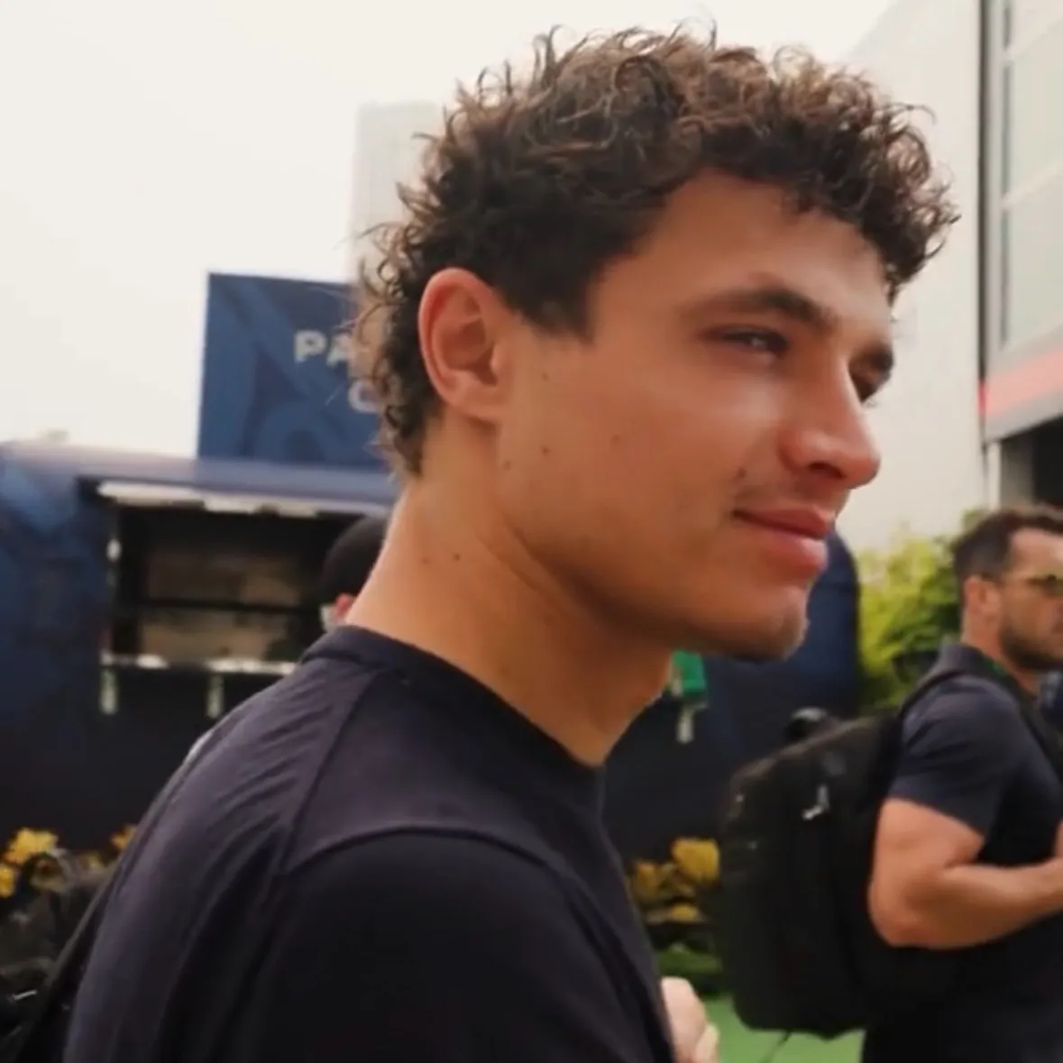 der Avatar von Lando Norris, Ihrem virtuellen Assistenten mit Soulgens Persönlichkeitsmatrix, der die Präzision des KI-Chats mit neugierigen Charaktereigenschaften vereint.