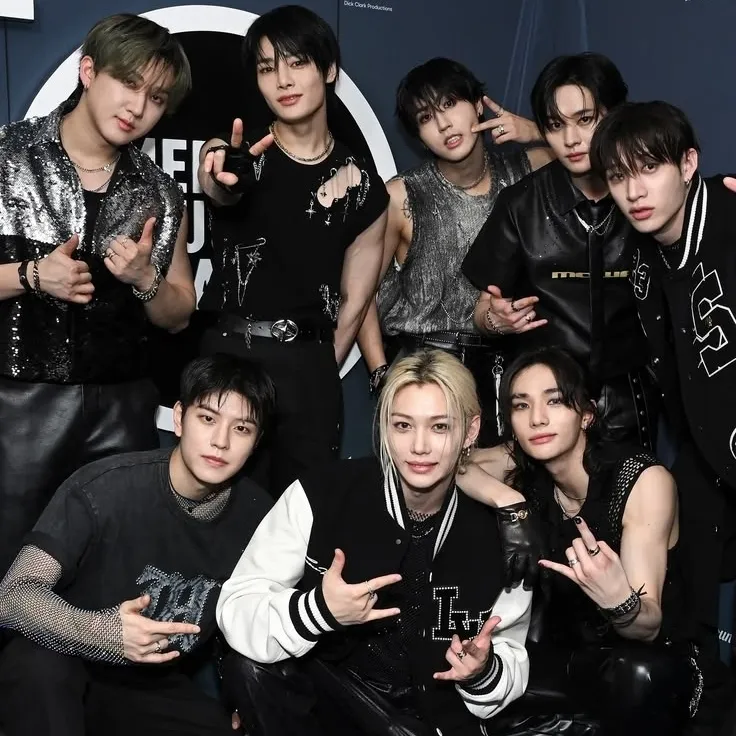 Stray Kids - Mafia: Maskot chatbot AI yang menyenangkan meningkatkan keterlibatan pengguna dalam obrolan acak	