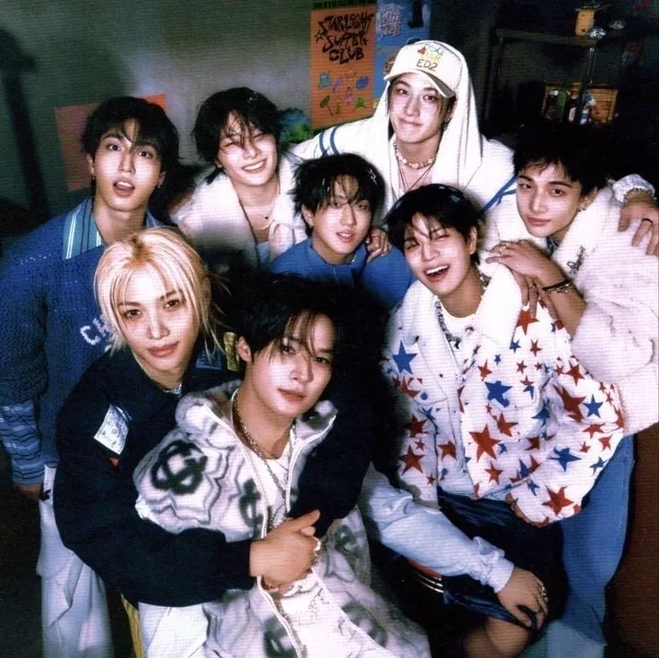 Stray Kids - 스트레이 키즈: Derin yapay zeka sohbet yeteneklerine sahip en iyi ücretsiz yapay zeka sohbet robotu olan chatboxai'mizde yeni çevrimiçi arkadaşlarınızla tanışın.	