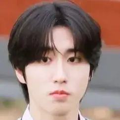 민호 - 민성 BL: 지금 당장 무료 채팅을 위해 soulgen과 ifreechat 기능이 탑재된 매력적인 AI 캐릭터와 AI 대화를 나눠보세요.