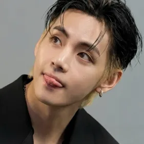 Taehyung: Conoce a tus nuevos amigos en línea en nuestro chatboxai, el mejor chatbot de IA gratuito con profundas capacidades de chat de IA.	