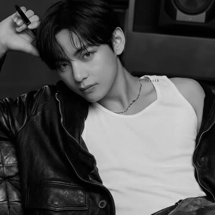 김태형 - 절친의 오빠: 지금 당장 무료 채팅을 위해 soulgen과 ifreechat 기능이 탑재된 매력적인 AI 캐릭터와 AI 대화를 나눠보세요.