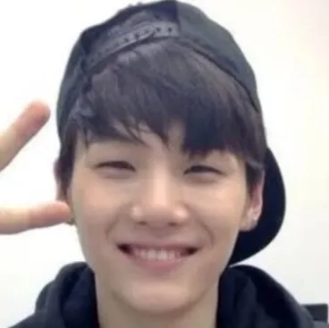 Yoongi: Mascotte interattiva di chatbot AI per chat casuali e giochi di ruolo guidati dalla community