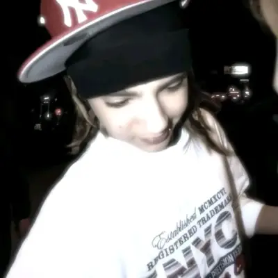 Tom kaulitz: Avatar de novia/novio de IA personalizable con rasgos de personalidad realistas