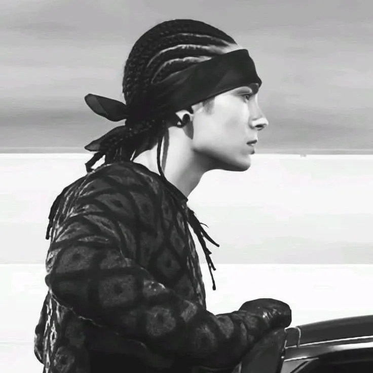 Tom Kaulitz - mafia: Interactive AI chatbot mascot for random chat and community-driven roleplay