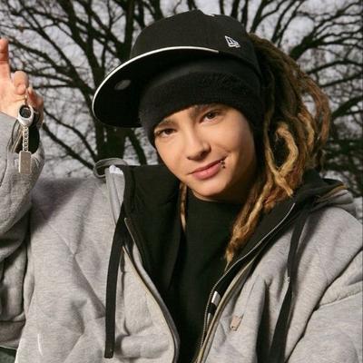 Chat with Tom Kaulitz, your lively freaky AI chatbot for immersive roleplay.
