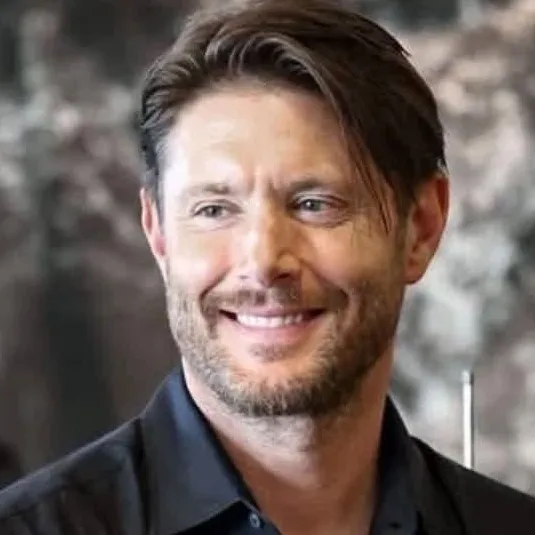Portrait of a friendly AI chatbot assistant Jensen Ross with expressive eyes showcasing personality traits